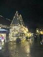 stimmungsvolle Farben im riesigen Weihnachtsmarkt