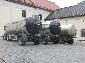 Das auf Schloss Kaltenberg fertig hergestellte Bier wird dann in die nahe gelegene, hochmoderne Abfüllanlage nach Fürstenfeldbruck gefahren